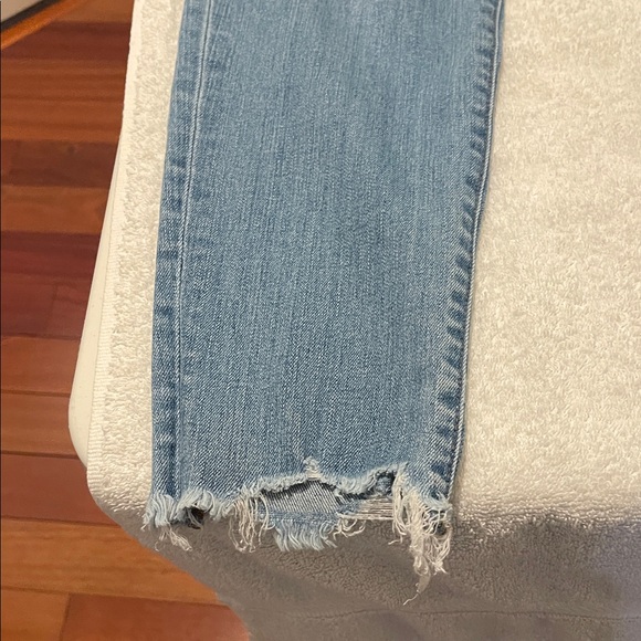 Madewell Distressed 9” High Rise Stretch Jean Raw Edge Waist 32” Inseam 28” - Picture 11 of 16